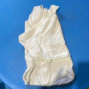 Halo swaddle very good condition used once